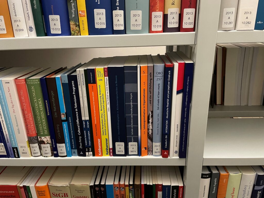 Bücher im Magazin der DNB