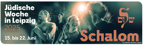 Logo der "Jüdischen Woche Leipzig". Im Vordergrund findet man einen roten "Schalom"-Schriftzug. Im Hintergrund sieht man lachende Menschen im Zwielicht.