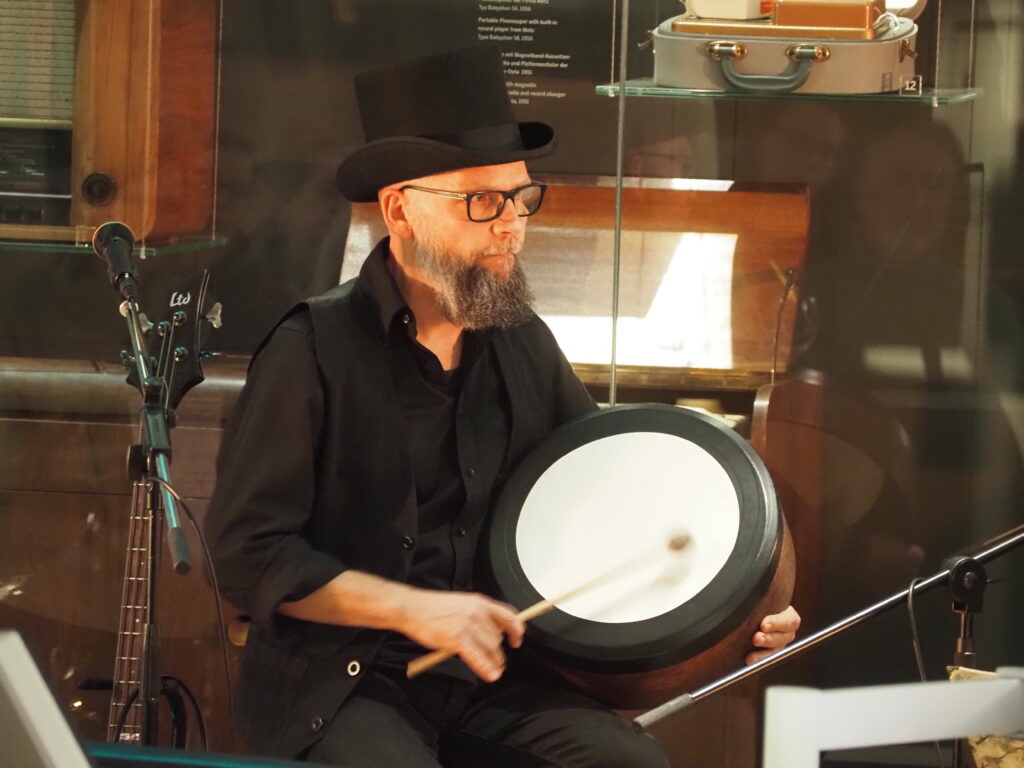 Musiker mit einer Bodhra