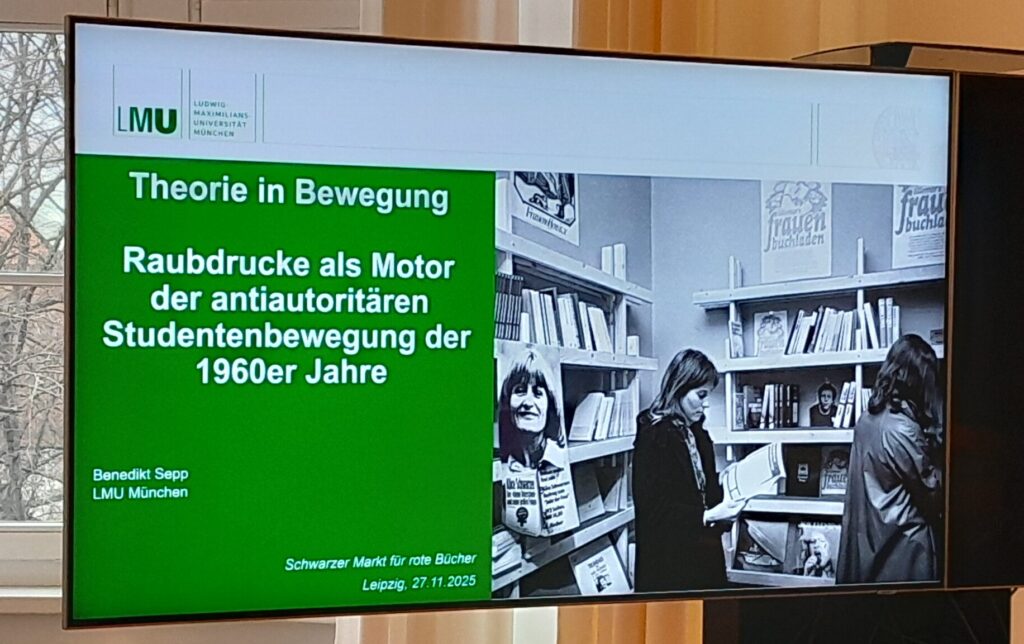 grüne Bildschirmpräsentation zum Vortrag von Benedikt Sepp (LMU München)
