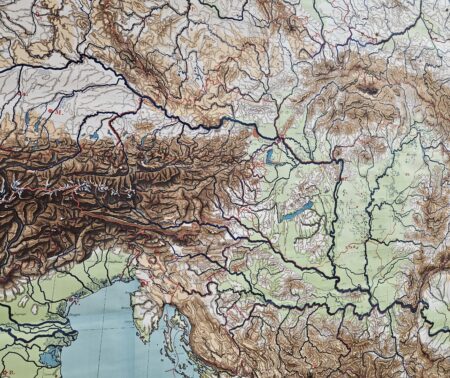 Schulwandkarte mit dem Verlauf der Donau