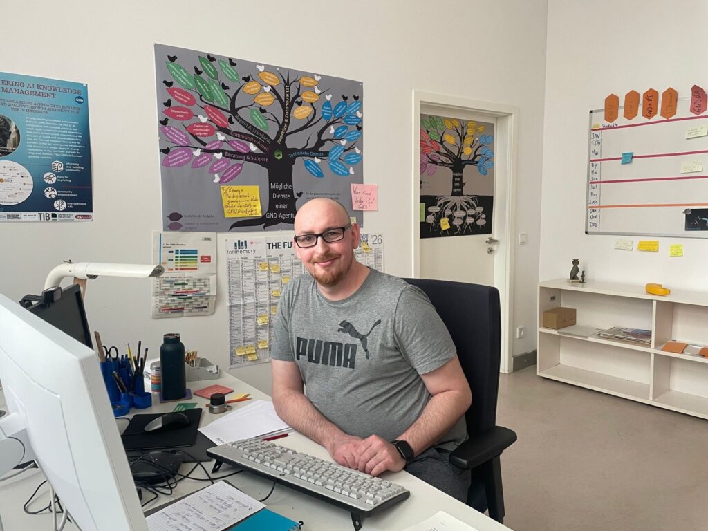 Felix Riedel zu Besuch bei der Autorin im Leipziger Büro, Foto: DNB, Barbara Fischer (AfS) 2026