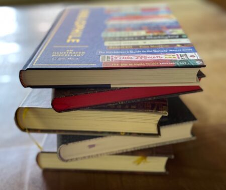 Ein Bücherstapel