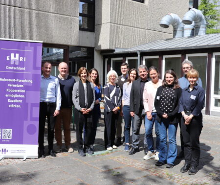 Gruppenbild der Mitglieder des EHRI-DE-Konsortiums beim Auftakttreffen in München