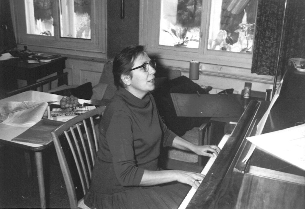 Felicitas Kukuck am Klavier, Hamburg, 1961.