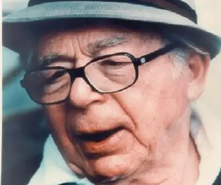Der Filmemacher Billy Wilder mit Hut und Brille