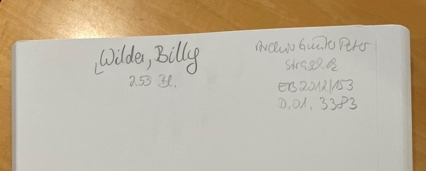 Eine Dokumentenmappe mit der Aufschrift Billy Wilder