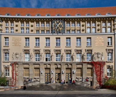 Der Eingangsbereich der DNB Leipzig