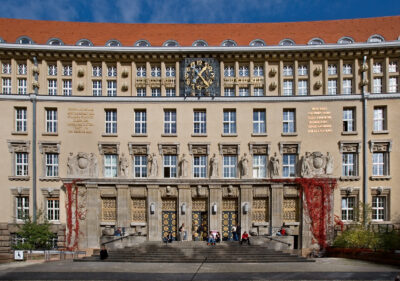 Der Eingangsbereich der DNB Leipzig