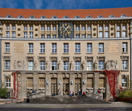 Der Eingangsbereich der DNB Leipzig