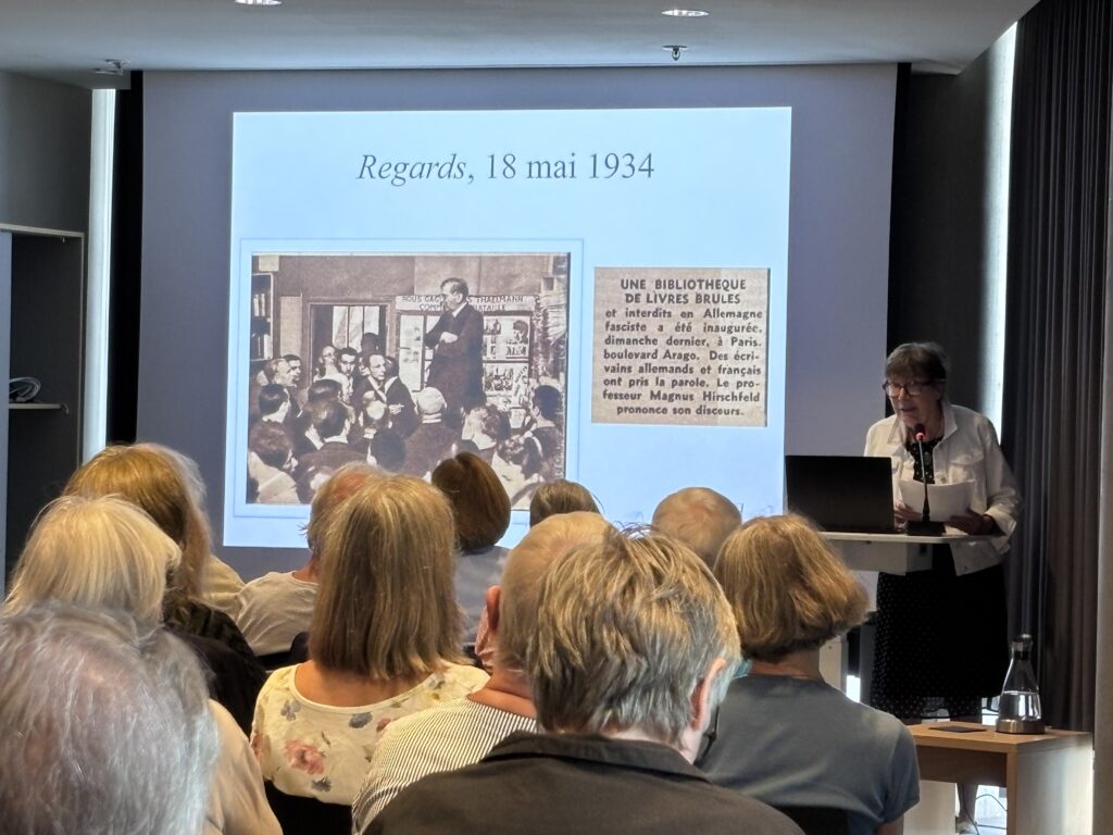 Die Germanistin Ute Lemke am Rednerpult.